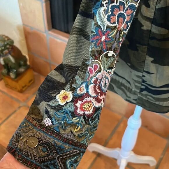 Johnny Was Raquel embroidered camo print drawstring waist corduroy jacket, S! - Picture 3 of 11